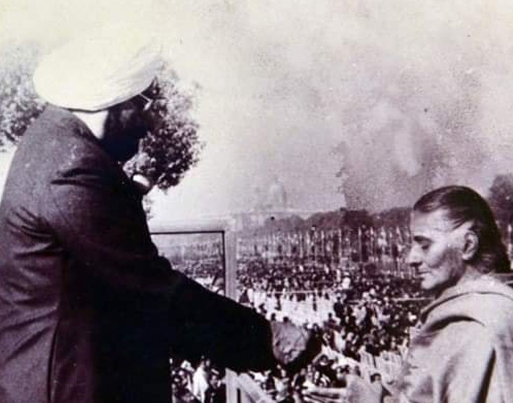 বীরাঙ্গনা নীরজাকে মরণোত্তর ‘অশোকচক্র’ সম্মানে ভূষিত করা হয়। পাশাপাশি, পাকিস্তান-সহ বিশ্বের নানা দেশ থেকে তাঁকে সম্মানিত করা হয়েছে। ২০০৪ সালে তাঁর নামে ভারতে প্রকাশিত হয় ডাকটিকিট।