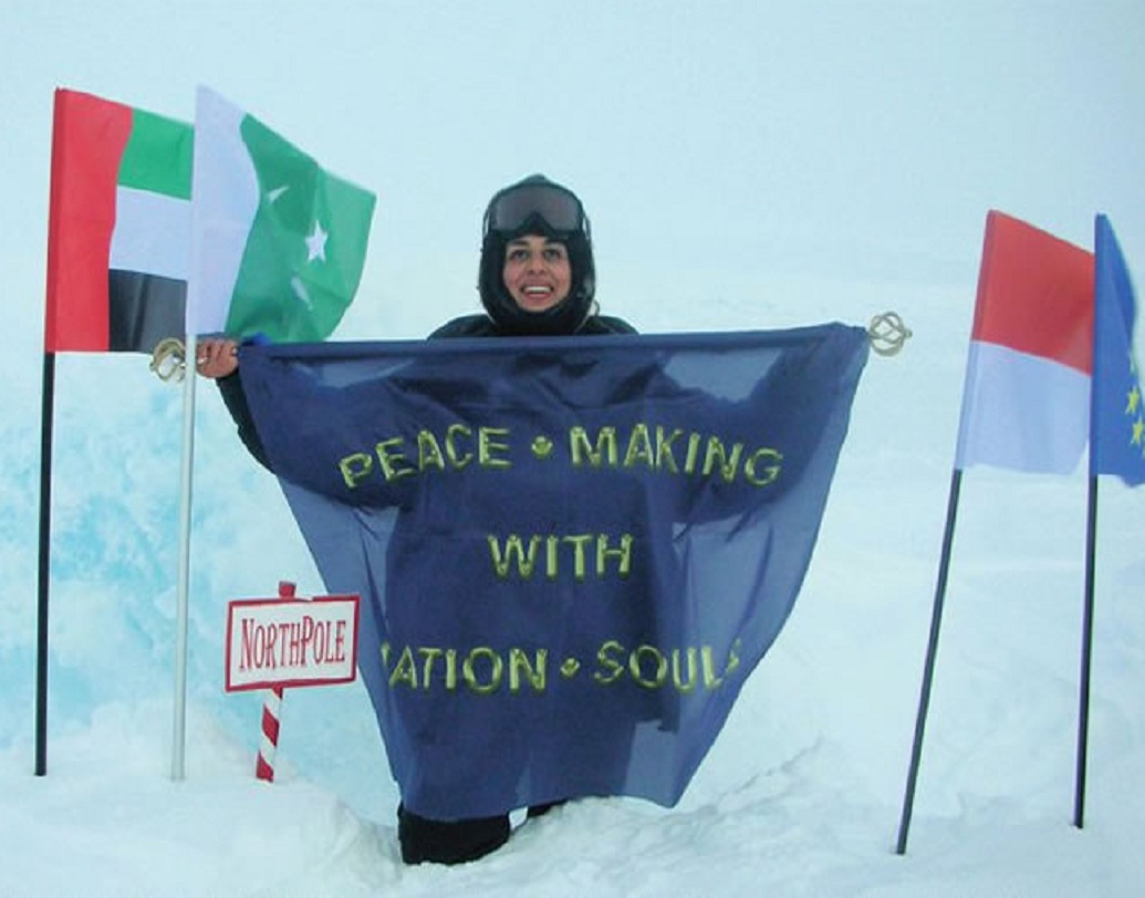 পাকিস্তানের প্রথম মহিলা মহাকাশচারী হওয়ার পাশাপাশি, উত্তর ও দক্ষিণ মেরুতে পা রাখা প্রথম মহিলা মহাকাশচারীও নমিরা। ২০০৭ সালে উত্তর মেরুতে পা রাখেন তিনি। তার পরের বছর যান দক্ষিণ মেরুতে।