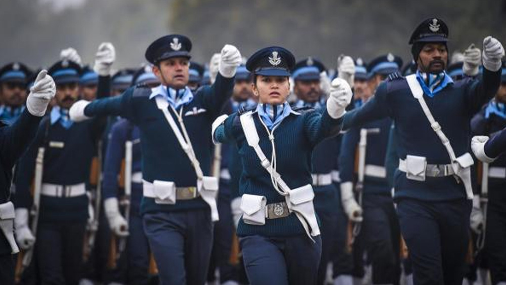 জানুয়ারি মাসে এ বার দু’টি ছুটি রবিবার পড়েছে। প্রথমটি ১২ জানুয়ারি, স্বামী বিবেকানন্দের জন্মদিন। অন্যটি ২৬ জানুয়ারি, প্রজাতন্ত্র দিবস। তবে সরকারি চাকরিজীবীদের মনখারাপের কোনও কারণ নেই। আছে অন্য ছুটির সুযোগ।