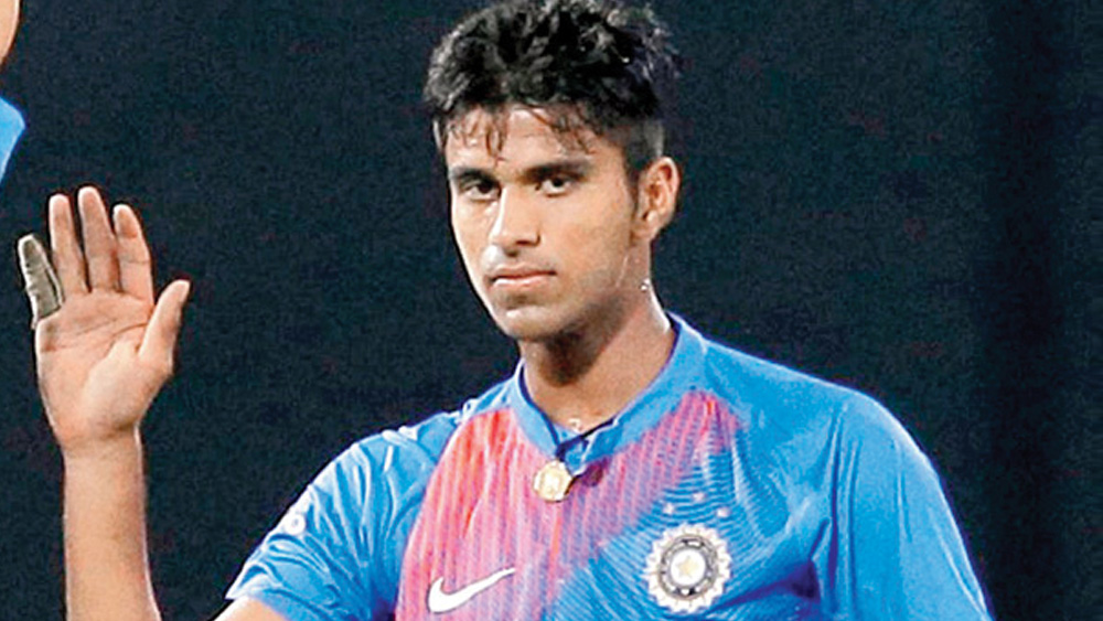 ওয়াশিংটন সুন্দর— টি টোয়েন্টিতে বোলিং ওপেন করেন তিনি। দ্বিতীয় টি টোয়েন্টিতে অবশ্য বোলিং ওপেন করেননি ওয়াশিংটন সুন্দর। শ্রীলঙ্কার ইনিংসে প্রথম আঘাত হানেন তিনিই। তার পর ভারতের বাকি বোলাররা ম্যাচের দখল নিয়ে নেন।