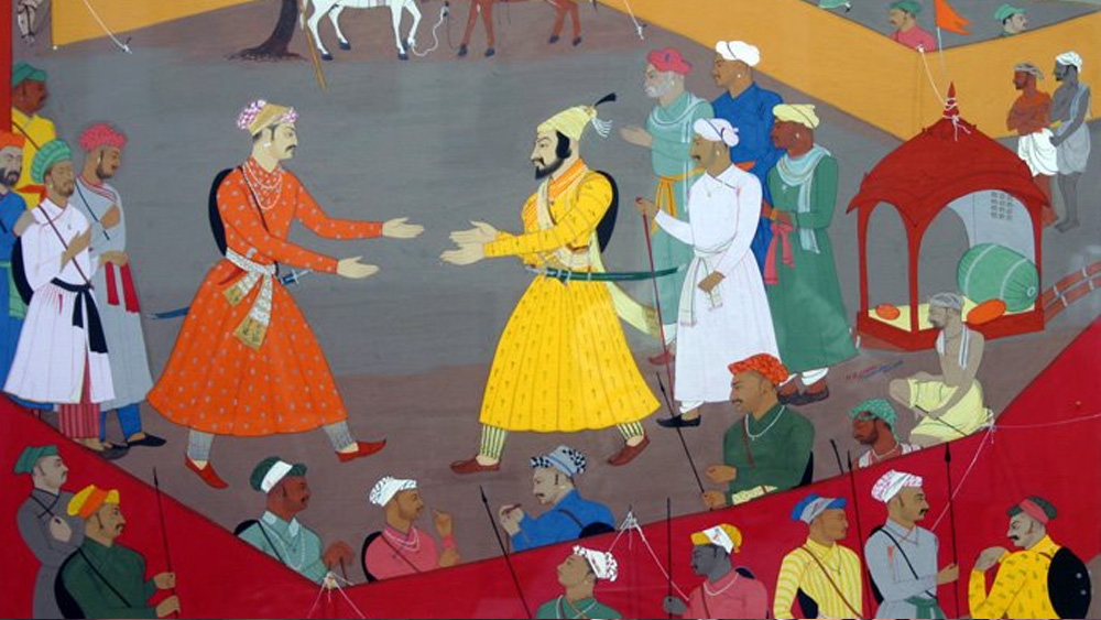 দূরদর্শী শিবাজি বুঝতে পেরেছিলেন, মুঘলদের মোকাবিলা করতে হলে গুরুত্বপূর্ণ দুর্গ নিজের অধিকারে রাখা প্রয়োজন। ১৬৬৫ খ্রিস্টাব্দে রাজপুত শাসক প্রথম জয় সিংহ এবং ছত্রপতি শিবাজির মধ্যে ‘পুরন্দরের চুক্তি’ স্বাক্ষরিত হয়। জয় সিংহ ছিলেন মুঘল সেনাপতি।