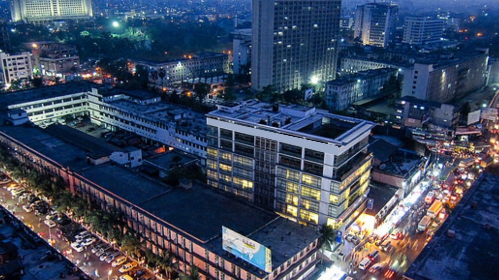 নৌকার আকৃতির হওয়ার একে বোট স্টে়ডিয়ামও বলা হয়। বাংলাদেশের স্মার্ট সিটি পূর্বাঞ্চলে সেক্টর ১-এ ৩৮ একর জমির উপর গড়ে তোলা হচ্ছে এই স্টেডিয়াম।