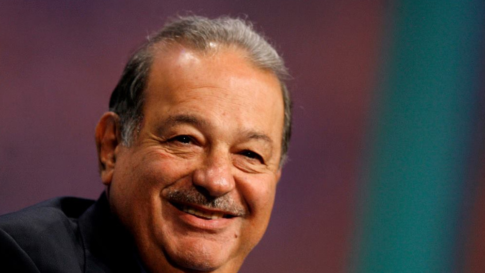 লাতিন আমেরিকার ধনীতম ব্যক্তি কার্লোস স্লিম হেলু আছেন এই তালিকার নবম স্থানে। ২০১০ থেকে ২০১৩ অবধি ফোর্বস এর তালিকায় তিনি ছিলেন বিশ্বের ধনীতম ব্যক্তি। বর্তমানে তাঁর সম্পত্তির পরিমাণ ছয় হাজার ৪১০ কোটি ডলার।