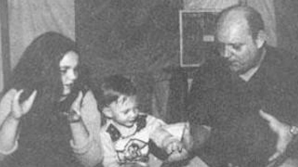 ক্রমে এই পরিবার নিজেই একটা গোটা সার্কাস-শো হয়ে দাঁড়াল। বিশ শতকের গোড়ায় তাঁদের কার্নিভ্যাল মার্কিন শহরগুলিতে খুব জনপ্রিয় ছিল। কিন্তু সব হিসেব গরমিল করে দিল গ্র্যাডি স্টাইলস জুনিয়র। এই সদস্যের জন্য পরিবারের গায়ে লেগে গেল ‘কলঙ্কিত’ তকমা।