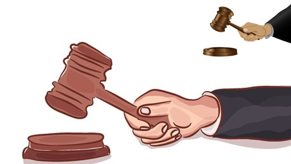 পরিবর্তে গ্র্যাডির শাস্তি হয় পনেরো বছরের জন্য গৃহবন্দি থাকার। এই সময়ে তিনি ডিভোর্স করেন প্রথম স্ত্রীকে। দ্বিতীয় বার বিয়ে করে দু’জন সন্তানের বাবাও হন। কিন্তু স্বামী অতিরিক্ত মদ্যপানের নেশা মানতে পারেননি গ্র্যাডির দ্বিতীয় স্ত্রী। তিনিও বিচ্ছেদ নিয়ে সংসার ছেড়ে চলে যান।