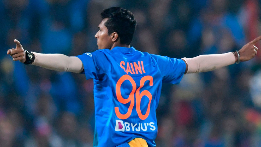 নবদীপ সাইনি সদ্য শ্রীলঙ্কার বিরুদ্ধে টি-টোয়েন্টি সিরিজের সেরা হয়েছেন। দুরন্ত গতিতে করা ইয়র্কার তাঁর প্রধান অস্ত্র। শ্রীলঙ্কার বিরুদ্ধে সিরিজে যার প্রয়োগ করতে তাঁকে দেখা গিয়েছে। এখনও পর্যন্ত এক ওয়ানডে এবং আট টি-টোয়েন্টি খেলেছেন তিনি। নিয়েছেন যথাক্রমে দুই ও ১১ উইকেট।