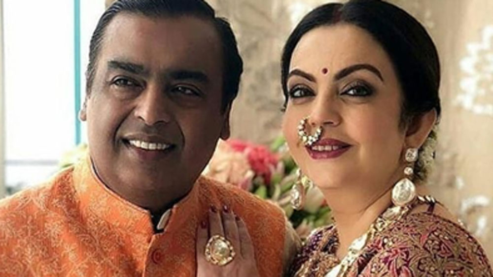 প্রচণ্ড ভেঙে পড়েছিলেন নীতা। স্বামী মুকেশ অম্বানী সব সময়েই তাঁর পাশে ছিলেন। পাশে পেয়েছিলেন দুই পরিবারকেও। কিন্তু স্বপ্ন যখন ভেঙে যায়, তা মানিয়ে উঠতে অনেক মানসিক যন্ত্রণা সহ্য করতে হয়।