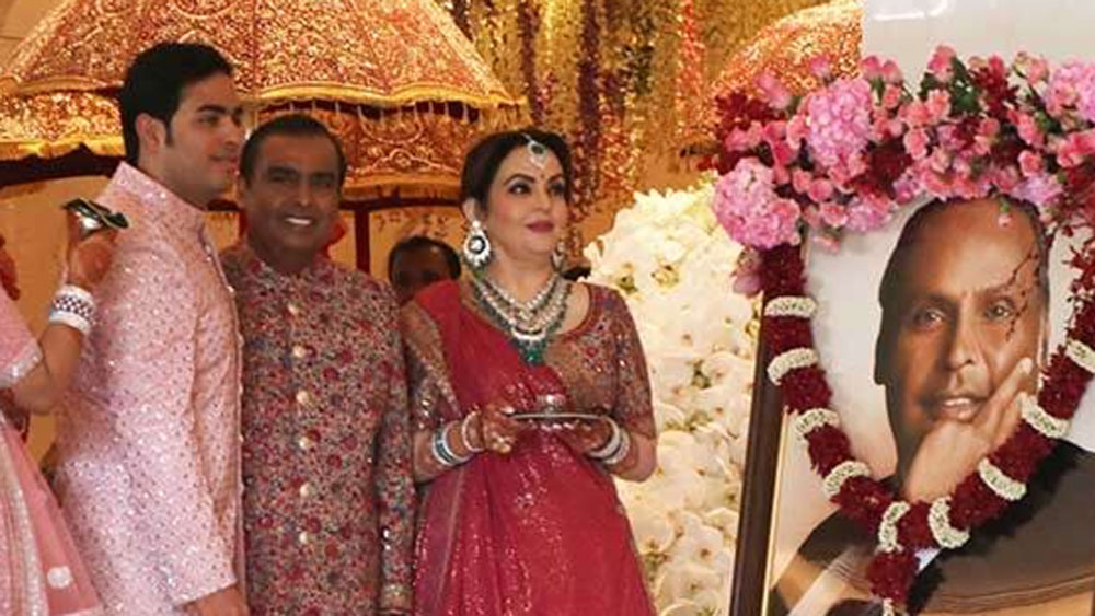 নীতার গর্ভে যখন প্রথম যমজ সন্তান আসে, নীতার তখন ৪৭ কেজি ওজন ছিল, তারপর তিনি দ্বিগুণ হয়ে গিয়েছিলেন। ৯০ কেজি ওজন হয়ে গিয়েছিল তাঁর।