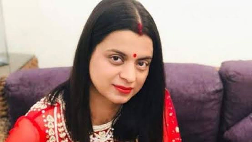 কিন্তু জানেন কি? লক্ষ্মীর মতো আরও যে শত শত অ্যাসিড আক্রান্ত রয়েছেন, তাঁদের মধ্যে রয়েছে খুব পরিচিত এই মুখটিও। বলি অভিনেত্রী কঙ্গনা রানাউতের দিদি রঙ্গোলি চান্দেল!