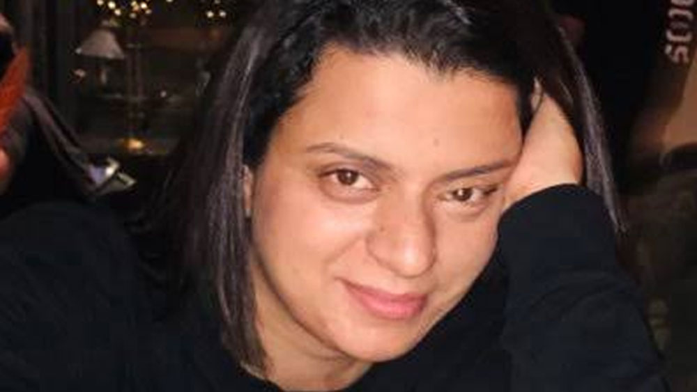 হিমাচলপ্রদেশের ভামলা গ্রামে ১৯৮৩ সালের ২ ডিসেম্বর জন্ম নেন রঙ্গোলি। কঙ্গনা তাঁর বোন। তাঁদের একটা ভাইও রয়েছে। তিনজনেই একসঙ্গে বড় হন। পরে কলেজে পড়াশোনার জন্য দেহরাদুনে থাকতে শুরু করেন রঙ্গোলি।