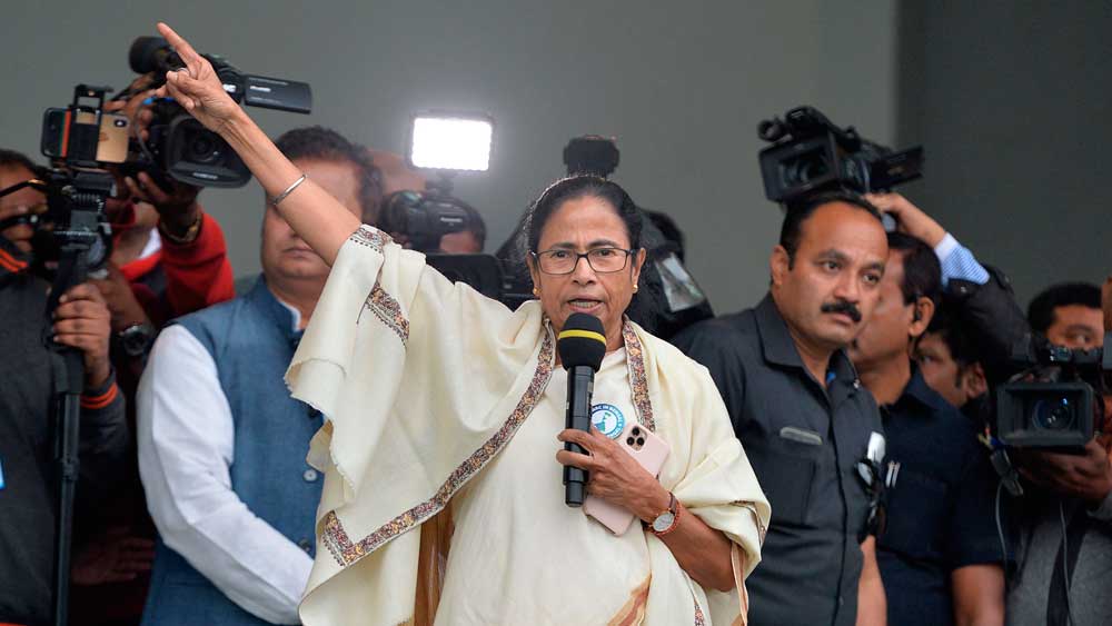 সিএএ, এনআরসি ও এনপিআর বিরোধী আন্দোলনে বারবার ছাত্রযুবদের গুরুত্বের কথা উল্লেখ করছেন মমতা বন্দ্যোপাধ্যায়। ছবি: এএফপি।