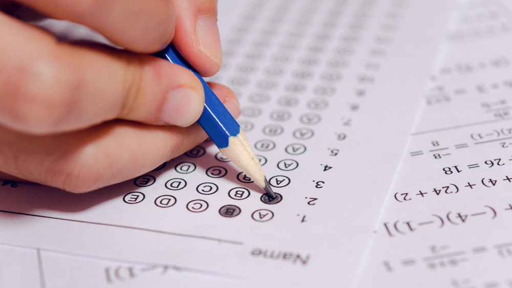 ক্লাস নাইনে থাকতেই তপস্বিনী ঠিক করে নিয়েছিলেন তিনি সিভিল সার্ভিসের পরীক্ষা দেবেন। মেয়ের অভিলাষ পূর্ণ করতে পাশে ছিলেন বাবা অরুণকুমার দাস এবং মা কৃষ্ণপ্রিয়া মহান্তি। অরুণকুমার নিজেও ছিলেন ওড়িশা সরকারের উচ্চপদস্থ আধিকারিক। কৃষ্ণপ্রিয়া পড়াতেন স্কুলে।