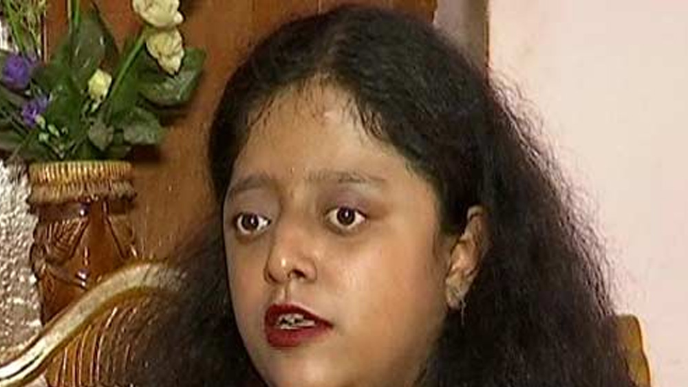 তপস্বিনী নিজে এখনও ছাত্রী। ভুবনেশ্বরের উৎকল বিশ্ববিদ্যালয় থেকে রাষ্ট্রবিজ্ঞানে স্নাতকোত্তর করছেন। এম এ পড়তে পড়তেই প্রথমবারের জন্য বসেছিলেন সিভিল সার্ভিসের পরীক্ষায়। তাতেই বাজিমাত। প্রথমেই ঠিক করেছিলেন তিনি দৃষ্টিহীন বলে কোনও বাড়তি সুযোগসুবিধে নেবেন না। তাই পরীক্ষায় বসেছিলেন জেনারেল ক্যান্ডিডেট হিসেবেই।