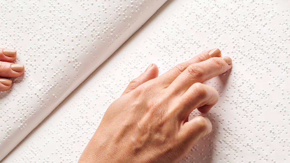 এর আগেও দৃষ্টিহীন পরীক্ষার্থীরা সফল হয়েছেন ওড়িশা সিভিল সার্ভিস পরীক্ষায়। ২০১৭ সালে এই পরীক্ষায় সফল হয়ে আটজন দৃষ্টিশক্তিহীন আজ গুরুত্বপূর্ণ পদে কর্মরত।   (ছবি: শাটারস্টক ও ফেসবুক)