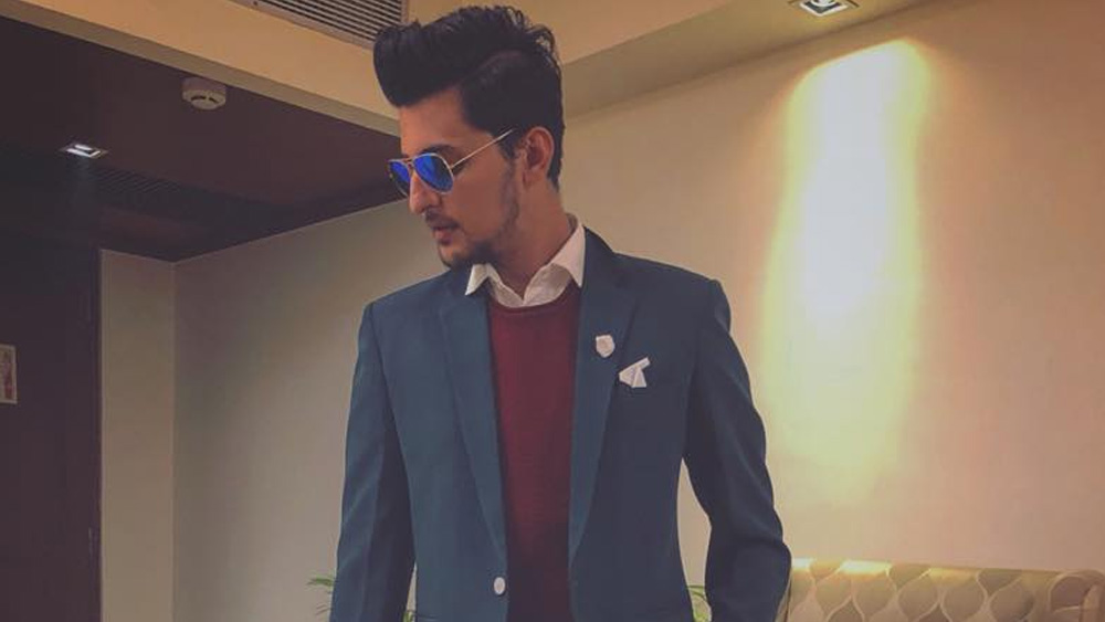 সত্যি হয়েছে দর্শনের বাবার কথা। ওই রিয়েলিটি শো-এর পরে সোশ্যাল মিডিয়ায় তাঁর ছেলের গানের জনপ্রিয়তা ও চাহিদা আকাশছোঁয়া। তবে শুধু সোশ্যাল মিডিয়া নয়। তিনি এর বাইরেও নিজেকে প্রমাণ করেছেন।