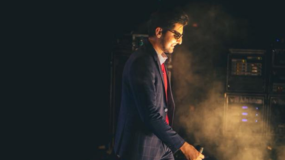 ‘লভযাত্রী’-র ‘চোগাড়া’ এবং ‘মিত্রোঁ’-র কামারিয়া গান দু’টিকে দর্শনের কেরিয়ারে মাইলফলক বলা যায়। এই গানের সুবাদে ইউটিউবে দর্শনের শ্রোতাসংখ্যা ছাড়িয়েছে কয়েক কোটি। কিশোরীদের তিনি হার্টথ্রব।