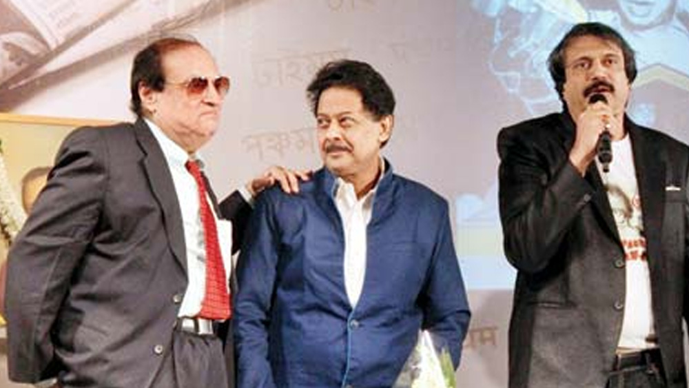 পরবর্তী কালে তিনি টিকেটিং এবং কার্গো ফরওয়ার্ডস নিয়ে ডিপ্লোমা করেন। নামী শিপমেন্ট সংস্থার সুপারভাইজিং এগজিকিউটিভ হন। সেই পরিচয় নিয়েই তিনি নতুন পথে জীবন শুরু করেন। ইন্ডাস্ট্রির সঙ্গে সম্পর্ক প্রায় ছিন্নই করে দেন।