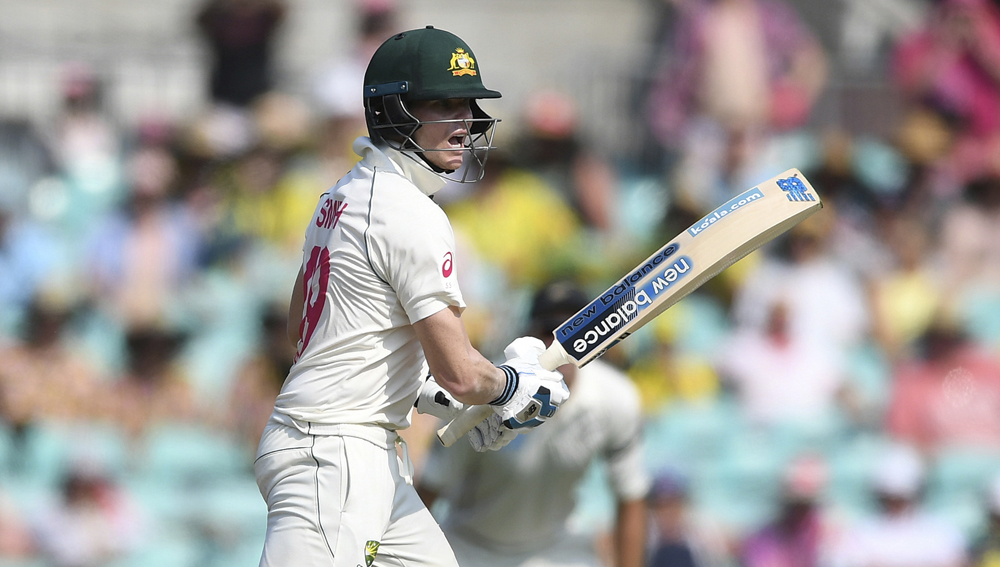 স্টিভ স্মিথ: বিরাটের পরই থাকছেন এই অজি ডানহাতি। টেস্টে অনেকেই স্মিথকে বিশ্বের সেরা ব্যাটসম্যানের তকমা দেন। ৬৩ গড়ে সাত হাজারেরও বেশি রান করা স্মিথের রয়েছে ২৬টি সেঞ্চুরি।