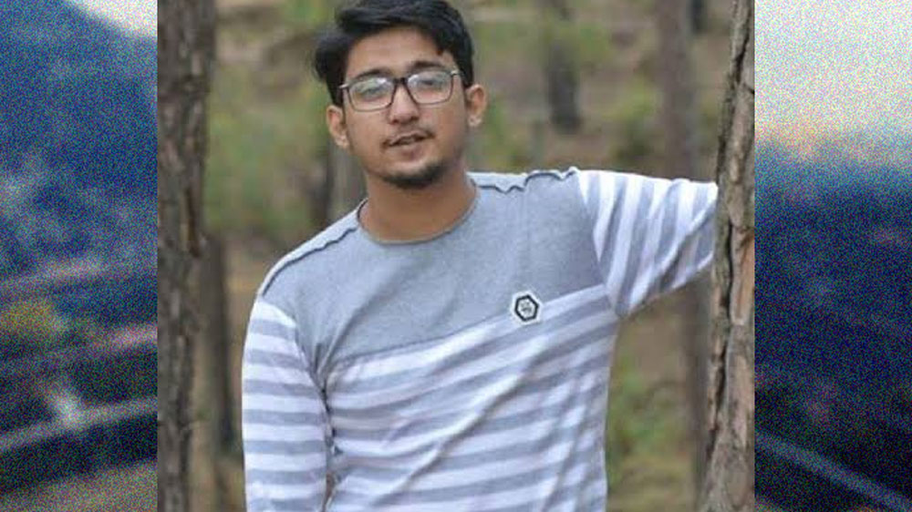 হুসেন স্থির করে ফেলেন ওয়েব ডেভেলপমেন্ট শিখবেন। কিন্তু বাড়ির কম্পিউটারে ইন্টারনেট সংযোগ ছিল না। তার উপর প্রশিক্ষণ নিতে গেলে অনেক টাকার প্রয়োজন, বাবার কাছ থেকে সে টাকাও তিনি চাইতে পারছিলেন না। ফলে নিজেই নিকটবর্তী সাইবার ক্যাফেতে গিয়ে ইন্টারনেট ঘাঁটতে শুরু করেন।