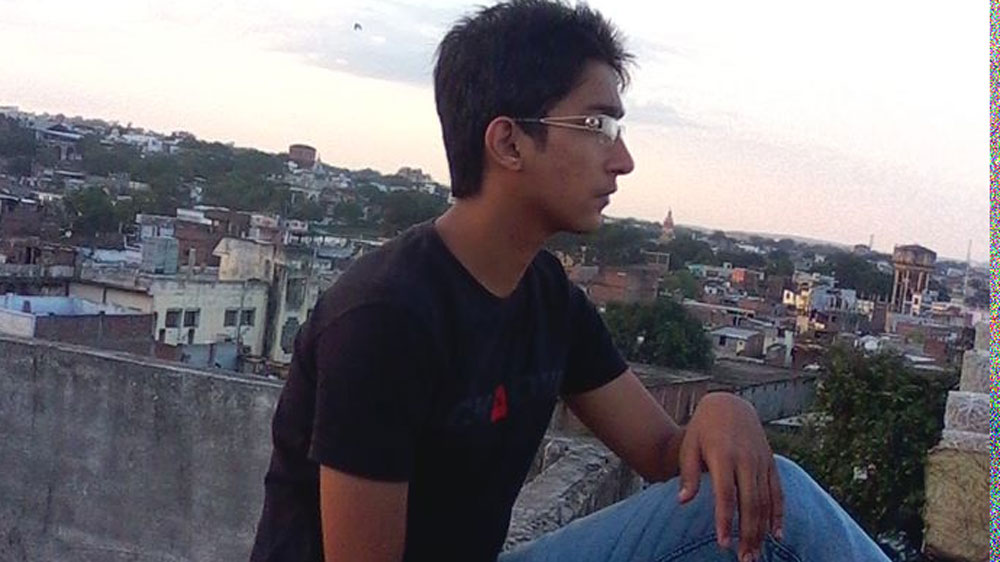 তবে থেমে থাকেননি হুসেন। যত ব্যর্থ হয়েছেন, তত তাঁর মধ্যে সাফল্যের জেদ মাথাচাড়া দিয়েছে। শেষে তিনি নিজের শিক্ষা দিয়েই ইউটিউবে প্রোগ্রামিংয়ের উপর টিউটরিয়াল চ্যানেল শুরু করেন। ক্রমে বেশ জনপ্রিয় হয়ে যায় চ্যানেলটি।