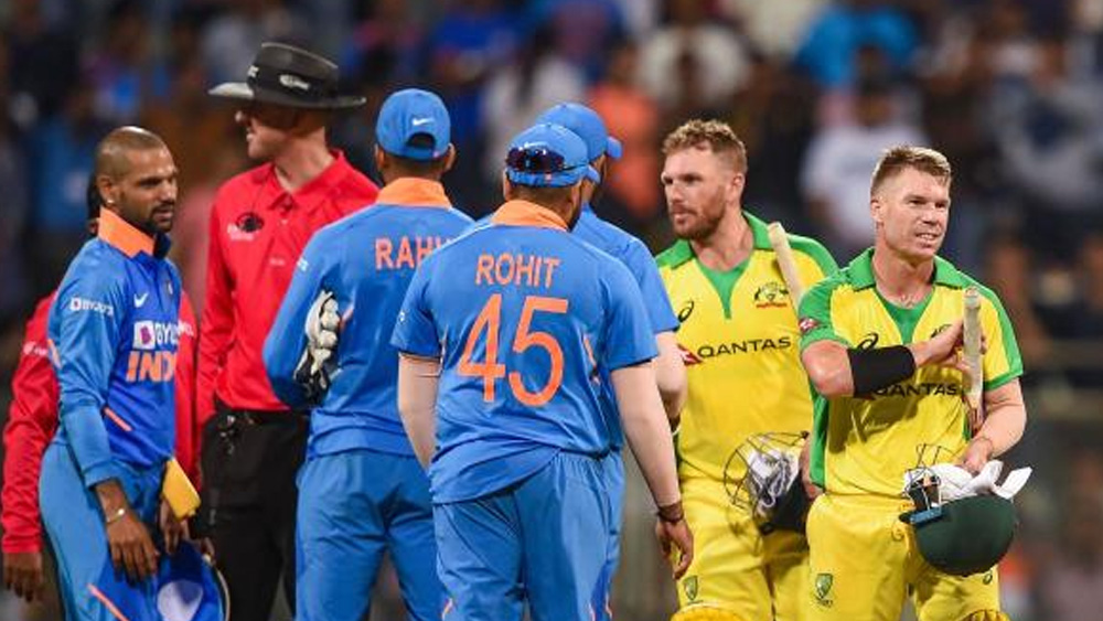 প্রথমেই বলতে হবে দল নির্বাচনের কথা। ধওয়ন, রাহুল, রোহিত— তিন ওপেনারকে দলে জায়গা দিতে গিয়ে দলের ভারসাম্যটাই গেল বিগড়ে। চার নম্বরে দুর্দান্ত খেলা শ্রেয়স পাঁচ নম্বরে নেমে ব্যর্থ হলেন। এক ধাপ নীচে ব্যাট করতে নেমে রান পেলেন না কোহালি নিজেও।