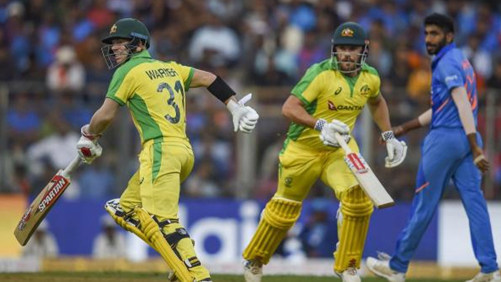 বল-বিকৃতির কলঙ্ক কাটিয়ে ওয়ার্নার ২.০-কে দেখল ওয়াংখেড়ে। দুই ওপেনারের মধ্যে বেশি আক্রমণাত্মক ছিলেন তিনি। তাঁর ১১২ বলে ১২৮ ভারতে তাঁর অন্যতম সেরা ইনিংস হয়ে থাকবে।