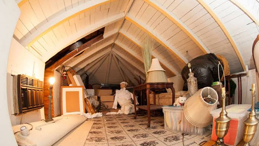 প্রতিবেশীদের থেকে বিষয়টি শুনে এই পরিবারও রবার্টকে ফের চিলেকোঠায় বন্দি করে রাখে। তারপর থেকে রবার্ট কোনও ক্ষতি করত না। এই নতুন পরিবারটি ২০ বছর ওই বাড়িতেই কাটিয়েছিল। এরপর তাঁরাও বাড়িটি বিক্রি করে অন্যত্র চলে যান।