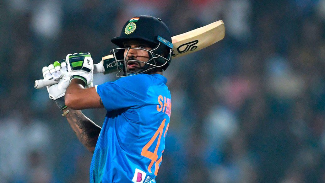 শিখর ধওয়ন মঙ্গলবার ৭৪ রান করেছেন। কিন্তু খেলেছেন অনেক ডট বল। প্রথম পাওয়ারপ্লে-র ১০ ওভারে তেমন আগ্রাসীও ছিলেন না তিনি। যা নিয়ে সমালোচনাও হয়েছে। শিখরকে তাই দলে নিজের জায়গা পাকা করতে গিয়ে স্বার্থপরের মতো খেললে হবে না। ক্রিজে জমে যাওয়ার পর উইকেট ছুড়ে দেওয়ার প্রবণতাও বন্ধ করতে হবে। থাকতে হবে আক্রমণাত্মকও।