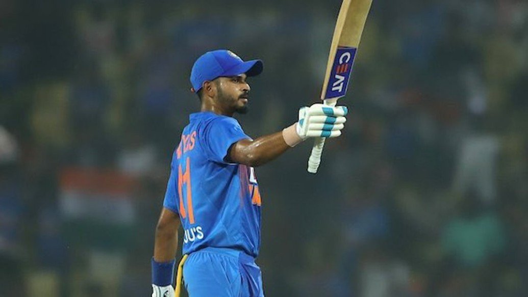 শ্রেয়াস আইয়ার নিজেকে ব্যাটিং অর্ডারে চার নম্বরে নিজেকে প্রতিষ্ঠা করেছেন। কিন্তু মঙ্গলবার তিনি নেমেছিলেন পাঁচে। নয় বলে করেন মাত্র চার। বড় ইনিংস চাওয়া হচ্ছে তাঁর কাছে। মাঝের ওভারে রানের গতি বজায় রেখে শেষের দিকে ঝড় তোলার দায়িত্ব তাঁর উপর।