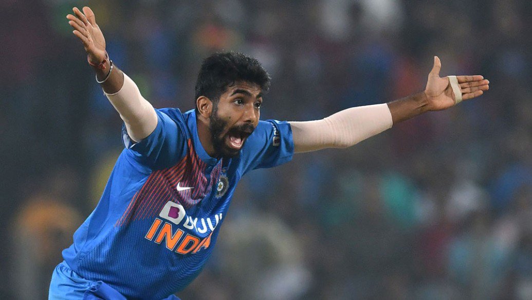 চোট সারিয়ে ফেরার পর জশপ্রীত বুমরাকে এখনও বিপজ্জনক দেখায়নি। শ্রীলঙ্কার বিরুদ্ধে দুটো টি-টোয়েন্টির পর অস্ট্রেলিয়ার বিরুদ্ধে সিরিজের প্রথম একদিনের ম্যাচেও সাদামাটা দেখিয়েছে তাঁকে। সাত ওভারে দিয়েছিলেন ৫০ রান। ওয়ার্নার ও ফিঞ্চ, অজি ওপেনারদের দ্রুত ফেরানোর দায়িত্ব তাঁর উপরেই থাকবে।