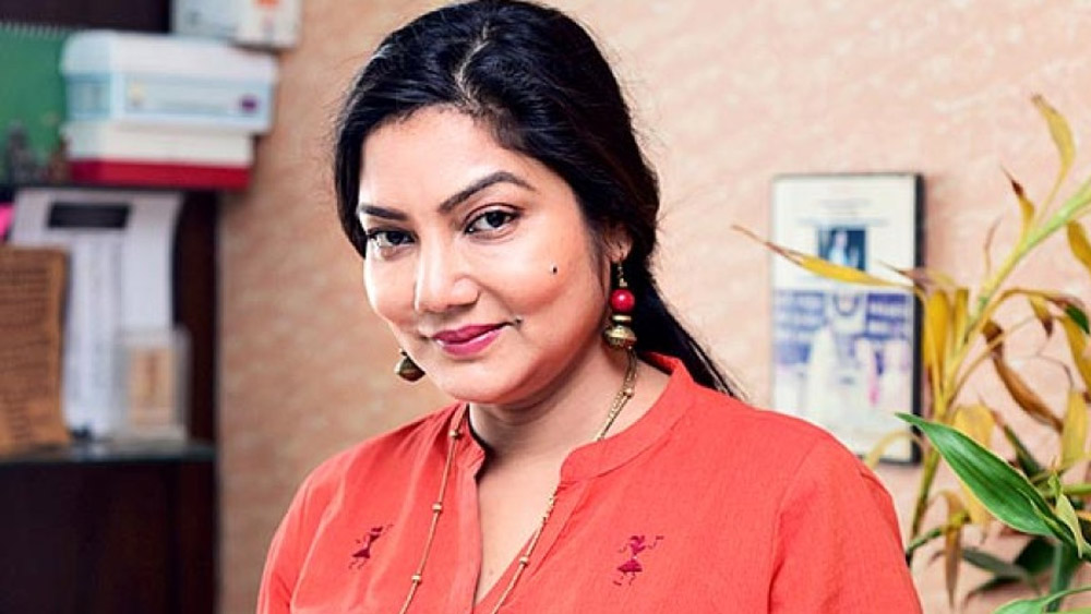 বয়স তখন অল্প। তা সত্ত্বেও এত বছর ধরে ভালবাসা টিকিয়ে রাখতে পাড়ার ম্যাজিকটা কী? দোলন বলছিলেন, “সততা। পরস্পরের প্রতি নির্ভরতা আর বিশ্বাস।’’ বলছিলেন, এত বড় অভিনেতা হওয়া সত্ত্বেও কাজের ব্যাপারে দোলনের উপর কোনও দিন কিছুই চাপাননি দীপঙ্কর।