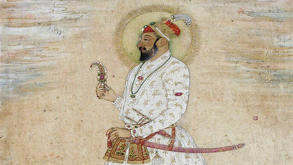 কলকাতায় বেশ কিছু প্রাসাদ তৈরি করিয়েছিলেন মীর জাফর। বেলভিডিয়ার গার্ডেন হাউস তিনি উপহার দিয়েছিলেন ওয়ারেন হেস্টিংসকে। এই ভবনের সঙ্গে আবার জড়িয়ে আছে প্রিন্স আজিম উস খানের নামও। অওরংজেবের নাতি এবং প্রথম বাহাদুর শাহ জাফরের ছেলে প্রিন্স আজিম ছিলেন বাংলা-বিহার-ওড়িশার সুবেদার।