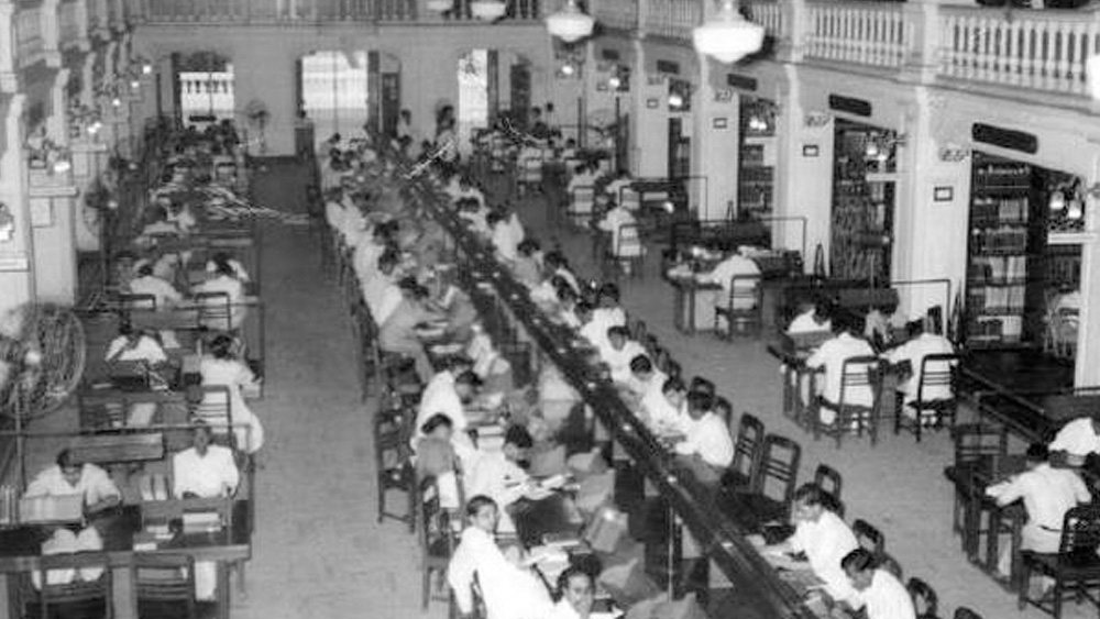 ‘জাতীয় গ্রন্থাগার’ আছে দেশের বাকি শহরেও। কিন্তু ঐতিহ্য ও আভিজাত্যে তাদের থেকে কয়েক যোজন এগিয়ে কলকাতার আলিপুরের বেলভিডিয়ার এস্টেটের বইসমুদ্র। ৭২ বিঘা ৮ কাঠা ৪ ছটাক জমির মূল ভবন ছাড়া আরও কিছু ভবনে ছড়িয়ে ছিটিয়ে আছে জাতীয় গ্রন্থাগারের বিভিন্ন বিভাগ।