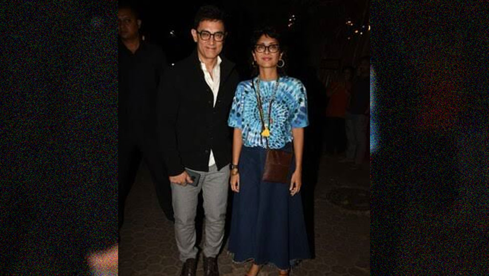 আমির খান: আমির খান সম্বন্ধে আলাদা করে বলার কিছু নেই। স্ত্রী কিরণ রাওয়ের সঙ্গে তিনি নিজের নামাঙ্কিত প্রোডাকশন হাউসের মালিক। ‘তারে জমিন পর’, ‘সিক্রেট সুপারস্টার’, ‘পিপলি লাইভ’, ‘জানে তু ইয়া জানে না’-র মতো নানা হিট ফিল্মের প্রযোজনা করেছে তাঁদের সংস্থা। তাঁর সম্পত্তির পরিমাণ কত জানেন? প্রায় এক হাজার ২৭৯ কোটি টাকা।