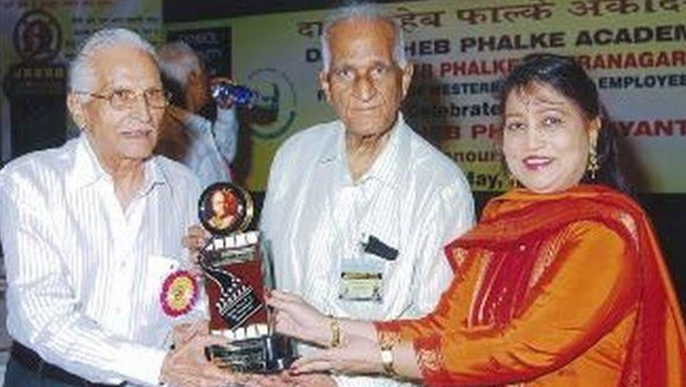 অর্জন লুল্লা: নামটা কি ঠিক পরিচিত মনে হচ্ছে না? এরস ইন্টারন্যাশনালের প্রতিষ্ঠাতা তিনি। ভারত ছাড়াও আরও ৫১টি দেশে তাঁর প্রযোজনা সংস্থার নেটওয়ার্ক ছড়িয়ে রয়েছে। শোনা যায়, তাঁর মোট সম্পত্তির পরিমাণ প্রায় তিন হাজার ১৯৭ কোটি টাকা।