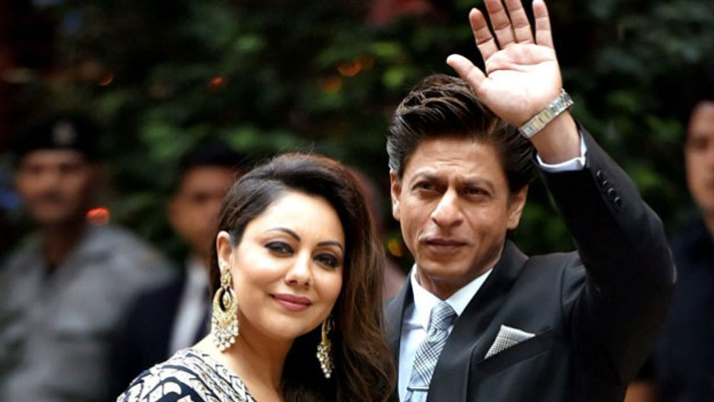 শাহরুখ এবং গৌরী খান: রেড চিলিস এন্টারটেইনমেন্ট শাহরুখ এবং গৌরীর প্রযোজনা সংস্থা। তাঁরা একসঙ্গে প্রচুর ফিল্মের প্রযোজনা করেছেন। তাঁদের সম্পত্তির পরিমাণ নাকি প্রায় চার হাজার ৯৭৩ কোটি টাকা।