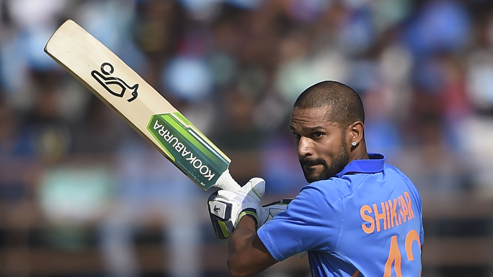 শিখর ধওয়ন মুম্বইয়ে প্রচুর ডট বল খেলেছিলেন। যা নিয়ে উঠেছিল প্রশ্ন। রাজকোটে কিন্তু শুরু থেকেই আক্রমণাত্মক ছিলেন তিনি। বুঝিয়ে দিয়েছিলেন যে বোলারদের শাসন করতেই চাইছেন, শাসিত হতে নয়। সেঞ্চুরি নিশ্চিত ছিল তাঁর। কিন্তু ৯০ বলে ৯৬ রানের ইনিংস ব্যক্তিগত কীর্তির চেয়ে দলকেই প্রাধান্য দিয়েছিলেন তিনি।