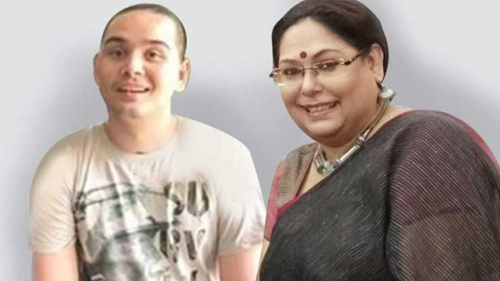 তাঁর মেয়ে পৌলমী চট্টোপাধ্যায়ও বিখ্যাত নাট্যব্যক্তিত্ব। জীবনে পেয়েছেন হাজারও পুরস্কার। ২০০৪ সালে তাঁকে পদ্মভূষণে সম্মানিত করা হয়। এ ছাড়াও তাঁর ঝুলিতে রয়েছে জাতীয় পুরস্কার, দাদাসাহেব ফালকে পুরস্কার আরও অনেক কিছু। (ছবি: মেয়ে পৌলমী এবং নাতি)