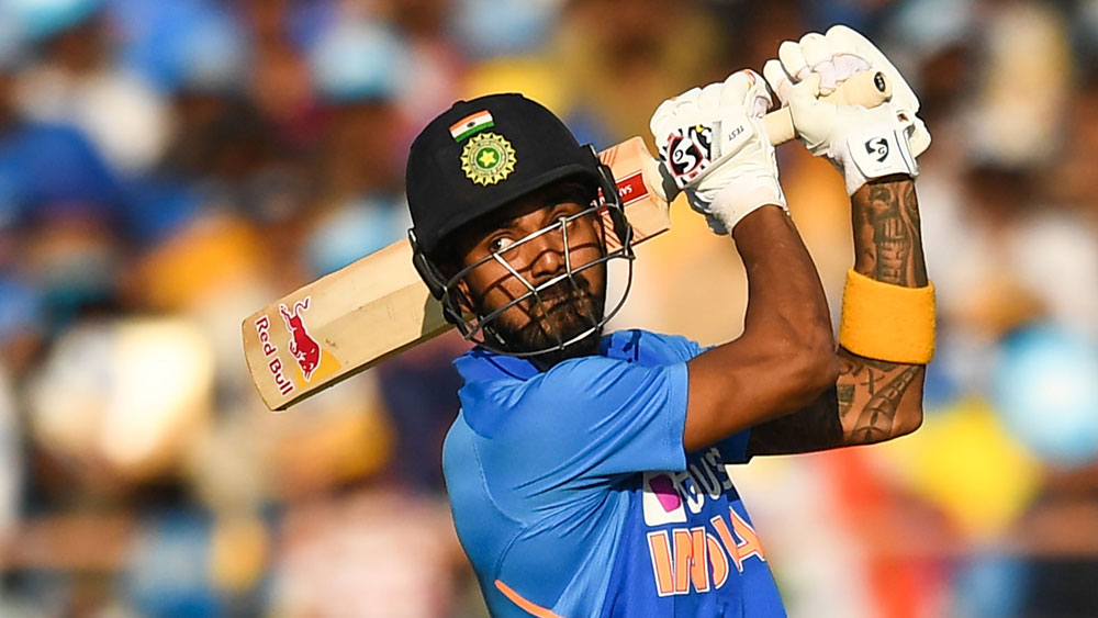 রোহিত শর্মা বা শিখর ধওয়নের মতো ওপেনার ছাড়াও মিডল অর্ডারে ভারতকে ভরসা দিচ্ছেন কে এল রাহুল। এ সিরিজে দুরন্ত ফর্মে রয়েছেন। ব্যাটিংয়ের সঙ্গে রাজকোটে অস্থায়ী কিপার হিসাবে রাহুল নজর কেড়েছেন। যার ফলে দলের ভারসাম্যও বেড়েছে।