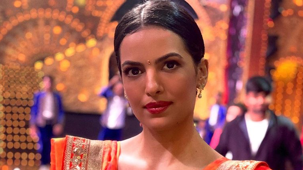 ১৯৮৯ সালের ৪ মার্চ সার্বিয়ার পোজারেভাক শহরে নাতাসার জন্ম। সার্বিয়ার বেলগ্রেড শহরে ব্যালে হাই স্কুলে তাঁর পড়াশোনা। হাই স্কুলের পরে তিনি মন দেন অভিনয়ের কেরিয়ারেই। অভিনয়ের পাশাপাশি নাচ ও গানও নাতাসার শখের জায়গা।