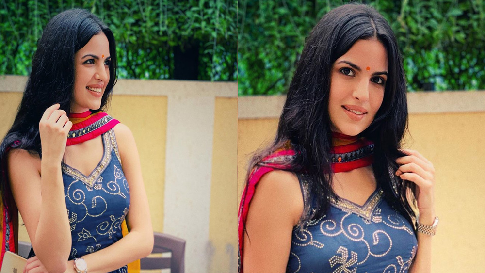 এক বছরের মধ্যেই সুযোগ সিনেমায়। প্রকাশ ঝা-র পরিচালনায় ‘সত্যাগ্রহ’ ছবিতে প্রথম অভিনয়। ‘আইয়ো জি’ নাচে তাঁকে দেখা যায় অজয় দেবগণের সঙ্গে।