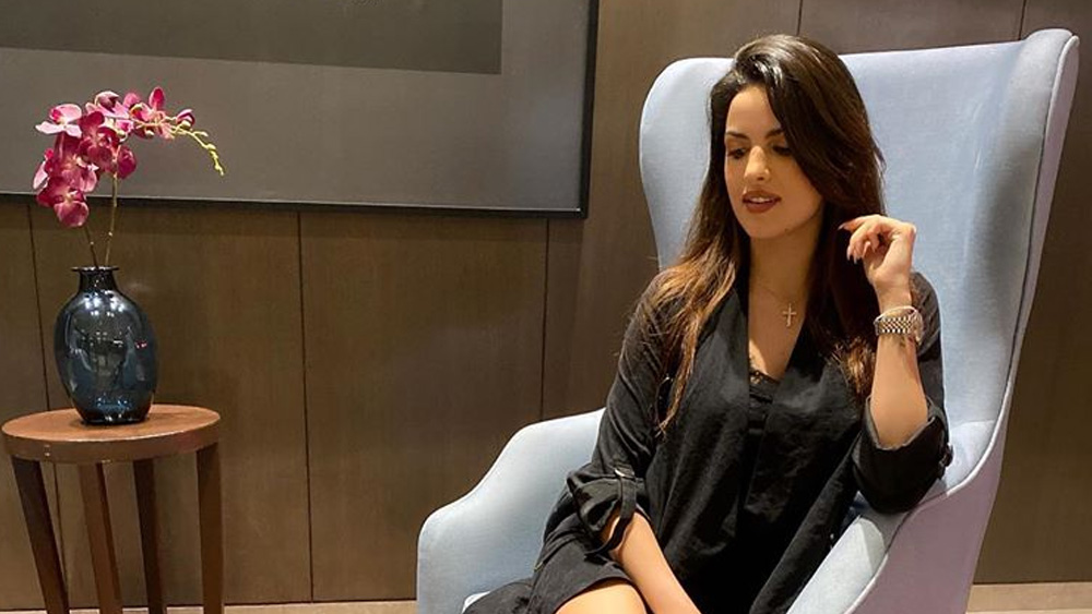 তবে অভিনয়ের থেকে বলিউডে তাঁর পরিচিতি বেশি আইটেম গার্ল হিসেবেই। নাতাসা ক্যামিও চরিত্রে শাহরুখ-ক্যাটরিনার সঙ্গে স্ক্রিন শেয়ার করেছেন ‘জিরো’ ছবিতেও।