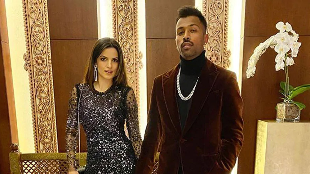 ইদানীং ভারতীয় অলরাউন্ডারের সঙ্গে বেশ কিছু অনুষ্ঠানে দেখা গিয়েছিল তাঁকে। তখন থেকেই জল্পনা শুরু হয়, তবে কি নাতাসাই জীবনসঙ্গী হতে চলেছেন হার্দিকের?