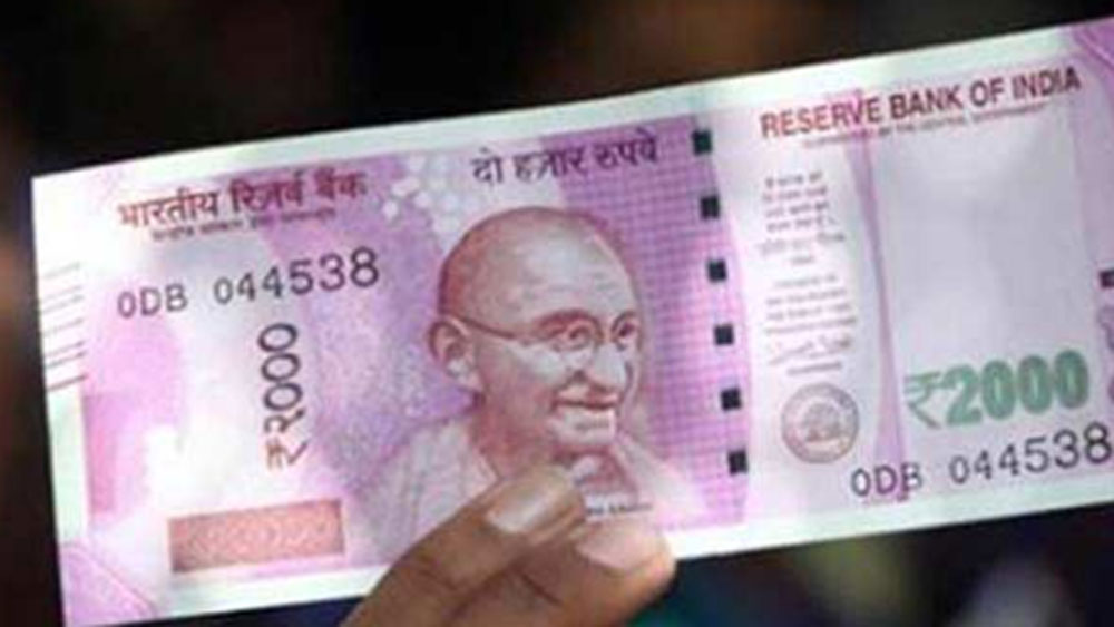 প্রথম দিনেই সবটা বিক্রি হয়ে গিয়েছিল। বাড়ি ফিরেছিলেন হাতে ২০০০ টাকা নিয়ে। সেটাই ছিল তাঁর প্রথম উপার্জন। মেয়ে রবিনা জানিয়েছেন, ওই প্রথম মায়ের চোখে মুখে ভরপুর আত্মবিশ্বাস দেখেছিলেন তিনি।