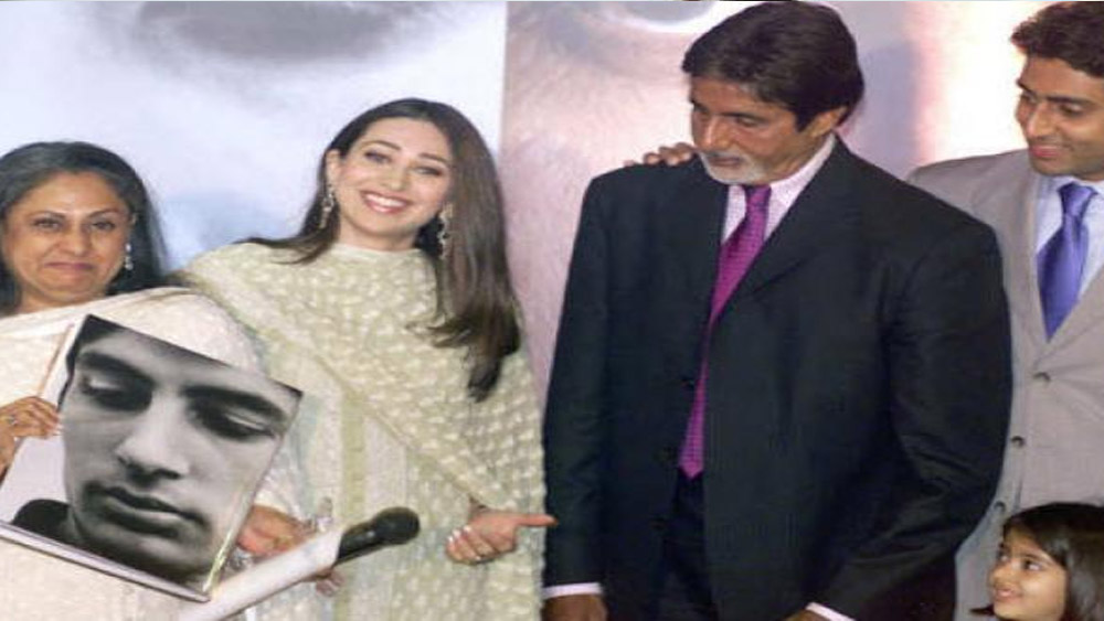 এ দিকে উপস্থিত মিডিয়া, ইন্ডাস্ট্রির বাকি সেলেবরা তো তখন আকাশ থেকে পড়ছে। কোনওদিন কখনও তাঁদের নিয়ে একফোঁটাও গুঞ্জন শোনা যায়নি। অথচ করিশ্মা-অভি এনগেজমেন্ট সেরে নিলেন!