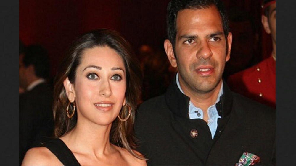 খবর এসেছিল করিশ্মার সঙ্গে থাকাকালীনই নাকি অন্য মহিলাদের প্রতি আসক্ত ছিলেন সঞ্জয়। চলত মারধোর, গালিগালাজও। বাধ্য হয়েই দুই সন্তান নিয়ে বেরিয়ে আসতে হয়েছিল তাঁকে।