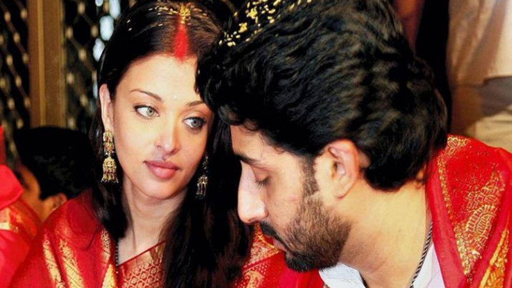 অন্যদিকে ঐশ্বর্যার সঙ্গেও ২০০৭-এ বিয়ে হয় অভিষেকের। ১৩ বছর একসঙ্গে রয়েছেন তাঁরা। দু’জনের মধ্যেকার সম্পর্কও বেশ মজবুত। মেয়ে আরাধ্যাকে নিয়ে দিব্যি আছেন তাঁরা।