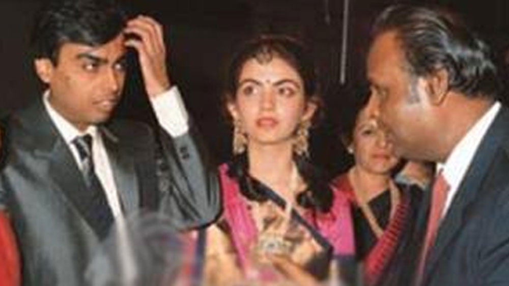 অম্বানী পরিবারের পুত্রবধূ হওয়া সত্ত্বেও নিজেকে বরাবরই মধ্যবিত্ত মনে করেন নীতা অম্বানী। ছোট থেকেই তাঁর স্বপ্ন ছিল শিক্ষিকা হওয়ার। নিজের সেই স্বপ্নও পূর্ণ করেছেন নীতা।