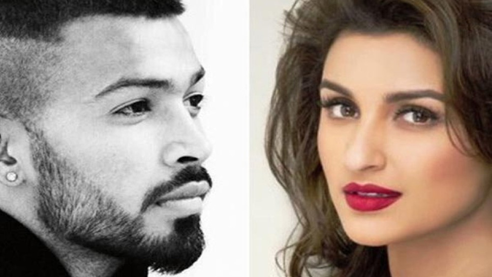 পরিণীতির পোস্টের উত্তরে হার্দিক লেখেন, ‘আমি কি অনুমান করতে পারি? আমার মনে হয় এটা আরও একটি বলিউড-ক্রিকেট সম্পর্ক।’ এর পর ছবিটিরও প্রশংসা করেন হার্দিক। এর পরই হার্দিক-পরিণীতি ঘনিষ্ঠতা নিয়ে গুঞ্জন শুরু হয়। যদিও পরে দু’জনেই জানান তাঁদের মধ্যে কোনও বিশেষ সম্পর্ক নেই।