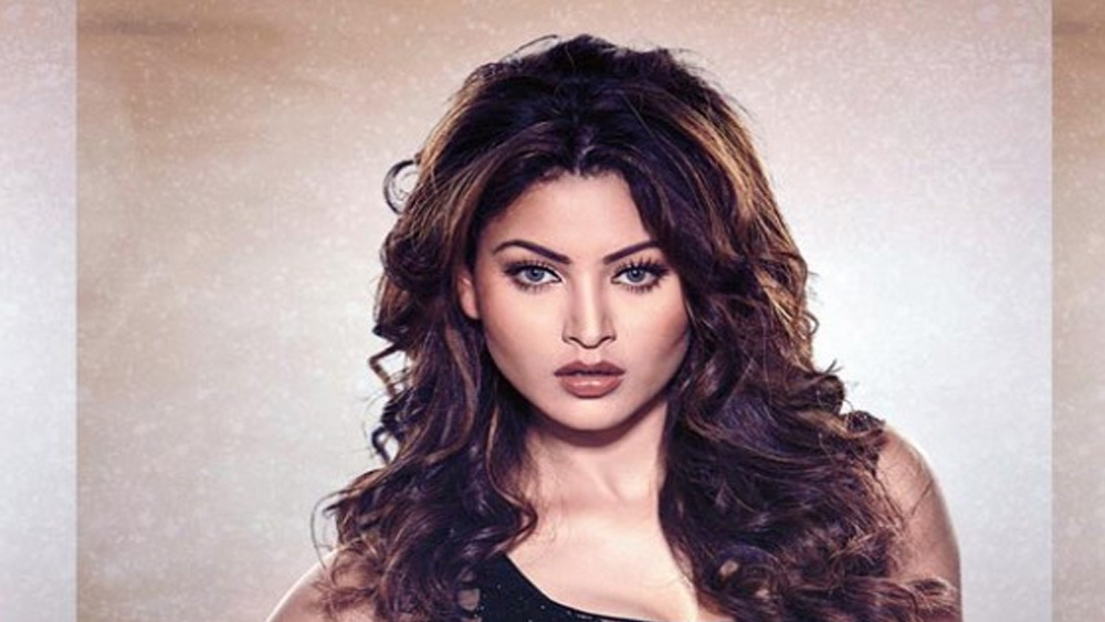 এত সবকিছুর পরেও ‘হার্দিকের প্রাক্তন প্রেমিকা’ তকমা রয়েই গিয়েছে উর্বশীর নামের পাশে। নাতাশার সঙ্গে এনগেজমেন্টের খবর হার্দিক ঘোষণা করার পর সবার নজর ছিল তাঁর-ই প্রতিক্রিয়ার দিকে।